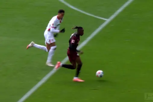 [Goal] Augsburg's defensive error leads to Diomande's sharp-angle thunderous strike into the net