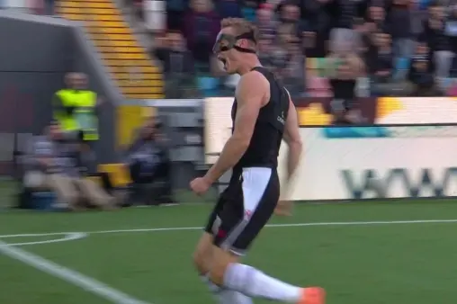 [Goal] Bayo makes a strong run down the wing and delivers a diagonal pass, Buksa receives and scores with a sharp angled shot