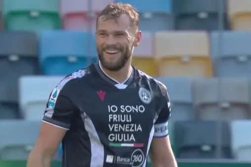 [Goal] Perfect combination! Kallstrom receives pass and scores with a low shot from an extremely tight angle