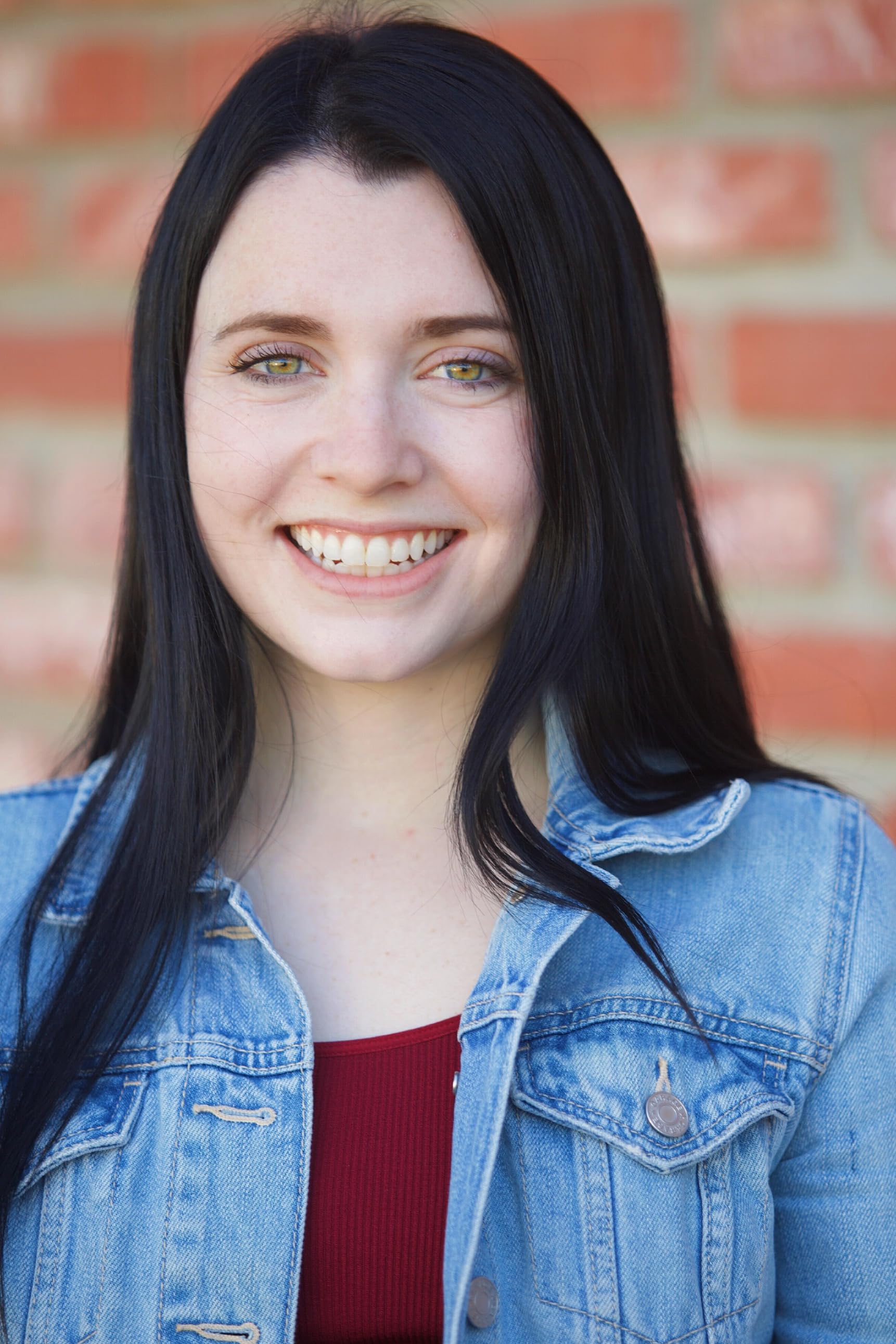 actor Jennifer Buckley large photo