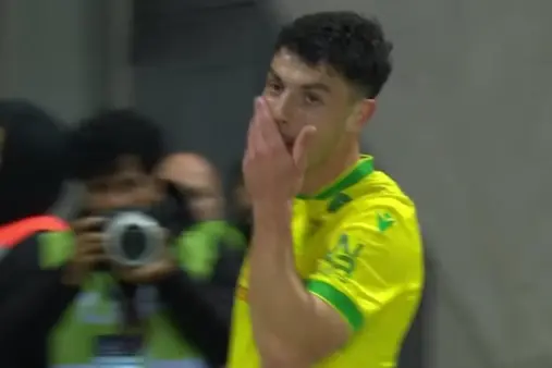 [Goal] Stuns the goalkeeper! Abrin scores a sensational long-range volley from outside the box