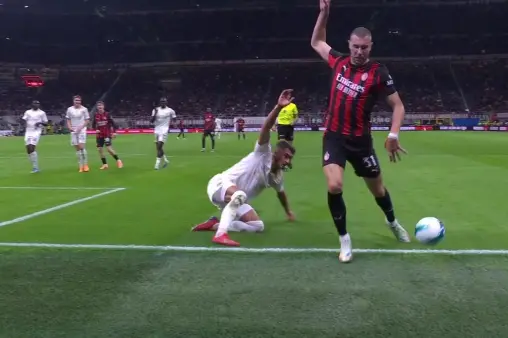 [Highlights] Did you expect this? Pavlovic makes a forward run and shows off consecutive dribbles