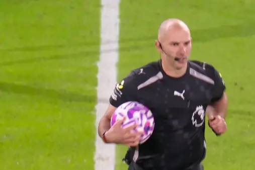 [Highlights] Due to a strain? Referee and fourth official swap at the start of the second half