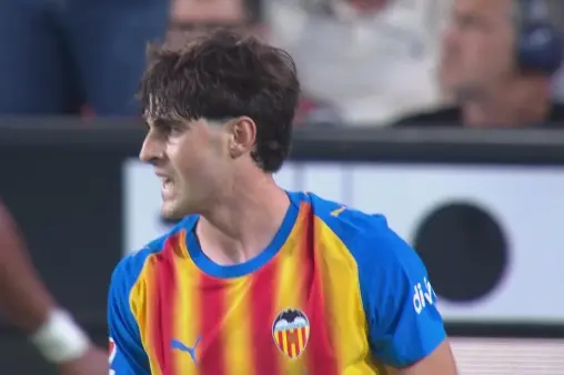 [Highlights] Valencia's continuous frontcourt siege, Harvey Gracia's curler just wide