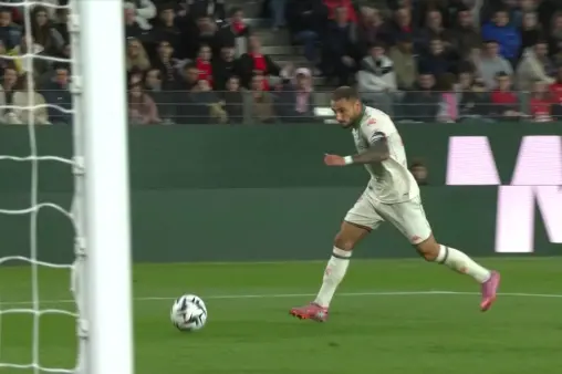 [Goal] Meilan's clearance error leads to ball bouncing to Kroos, who fires home