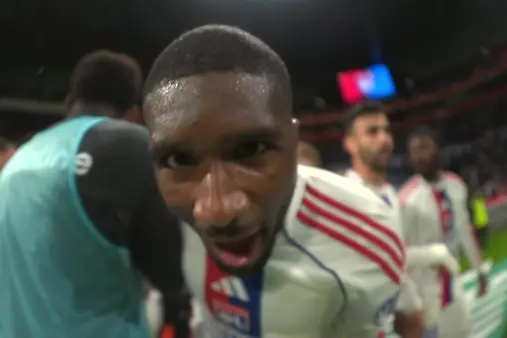 [Goal] Perfect angle! Alfonso Moreira creates space and fires into the far corner for a late winner