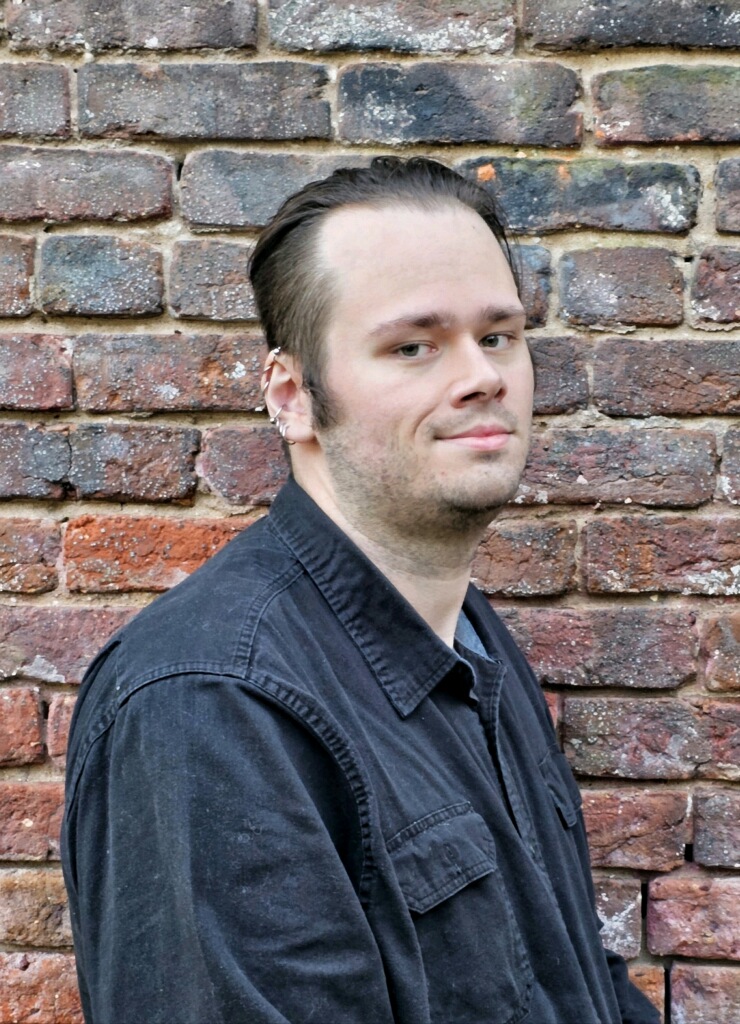 actor Alex Brewer large photo