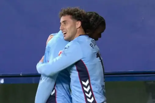 [Goal] Big heart! Duran calmly chips over the keeper to score