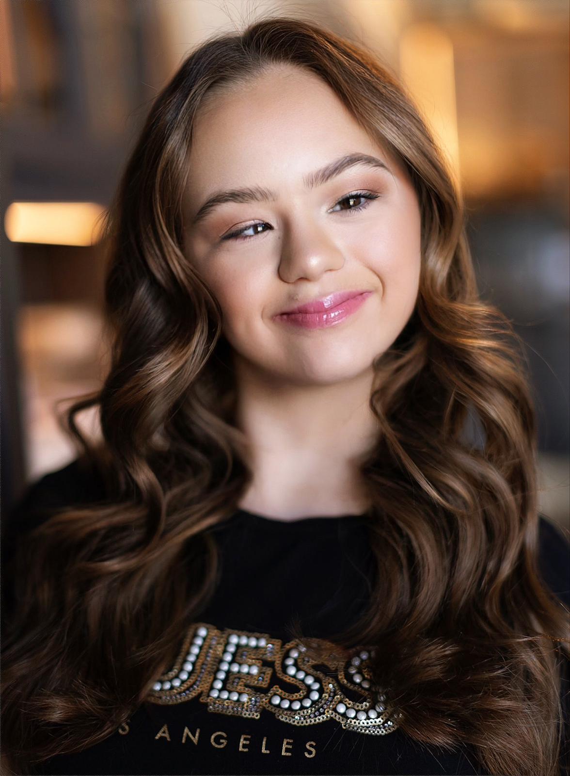 actor Monika Myers large photo