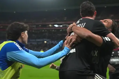 [Goal] Taking the initiative away from home! Doue's cross from the wing, Paniccioli heads home