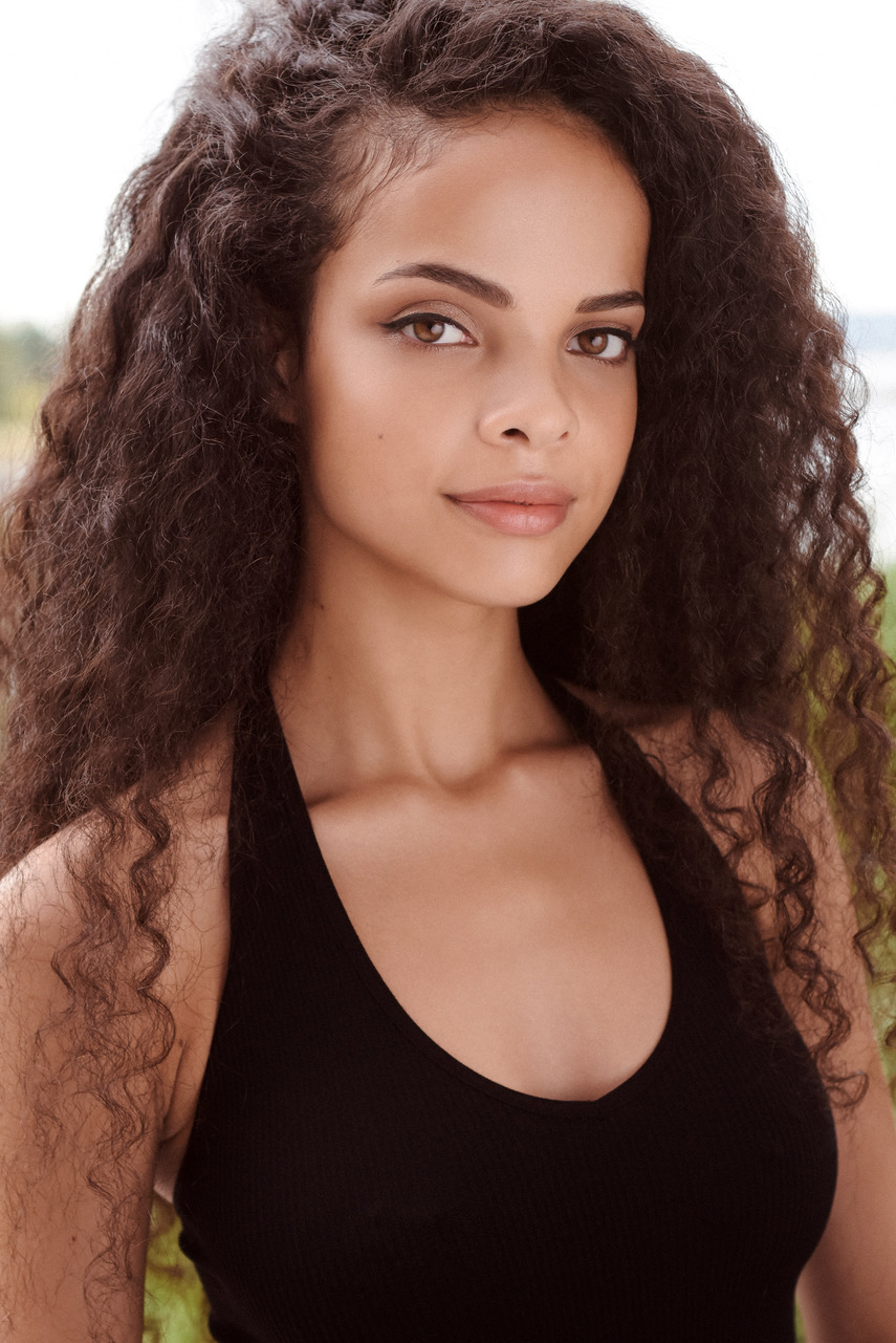 actor Sierra Sidwell large photo