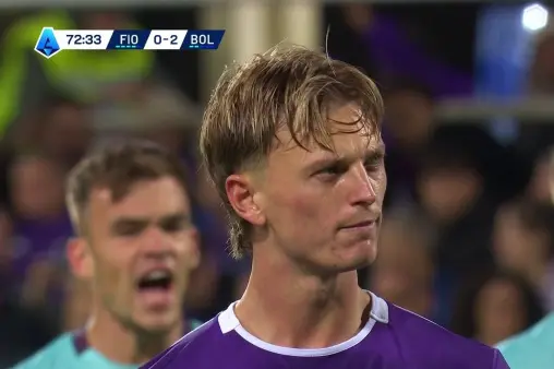 [Goal] Suspense rises! Ferguson handles the ball, concedes penalty; Gudmundsson converts to pull one back