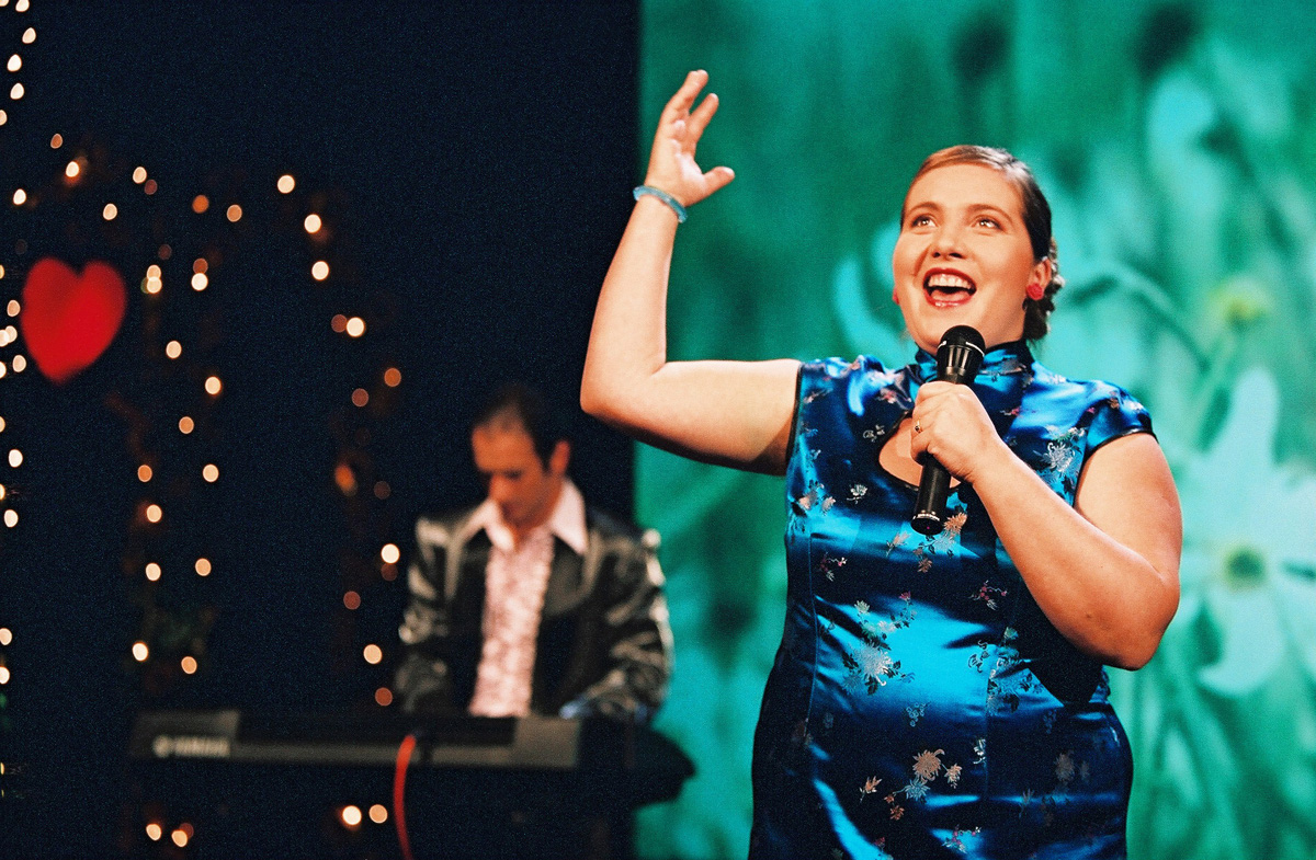 actor Bettina Stucky large photo