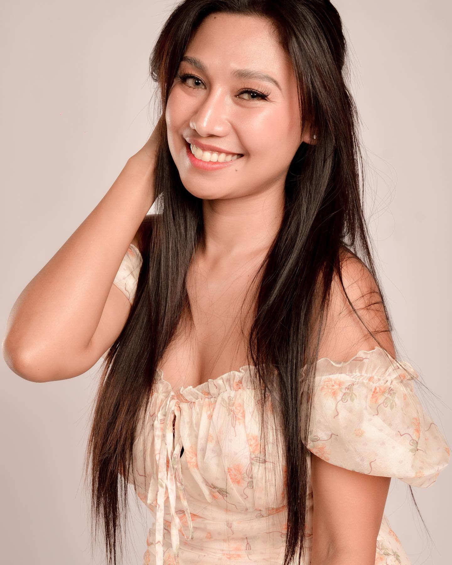 actor Mia Alvarez large photo