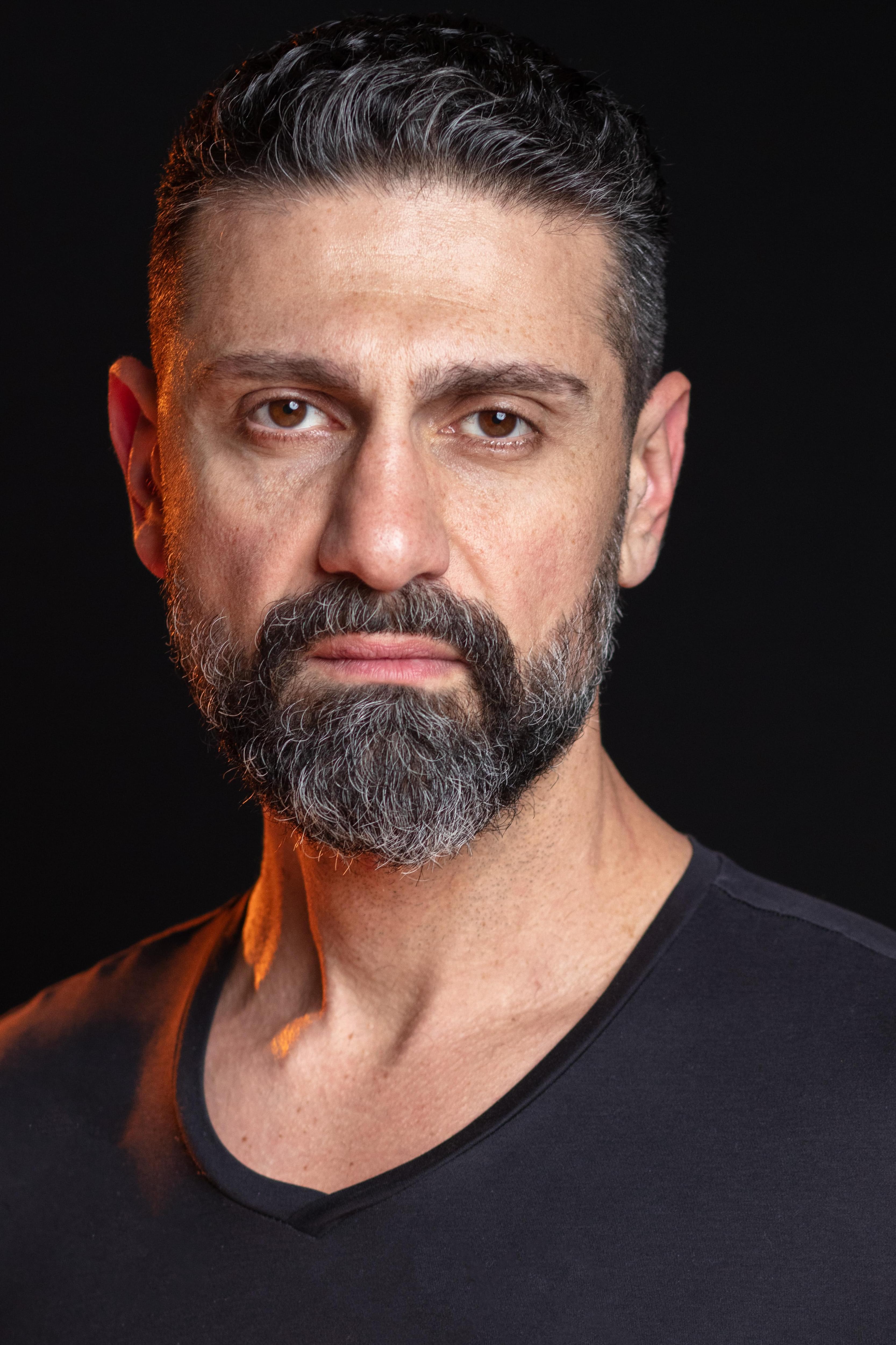 actor Val Hovanesian large photo