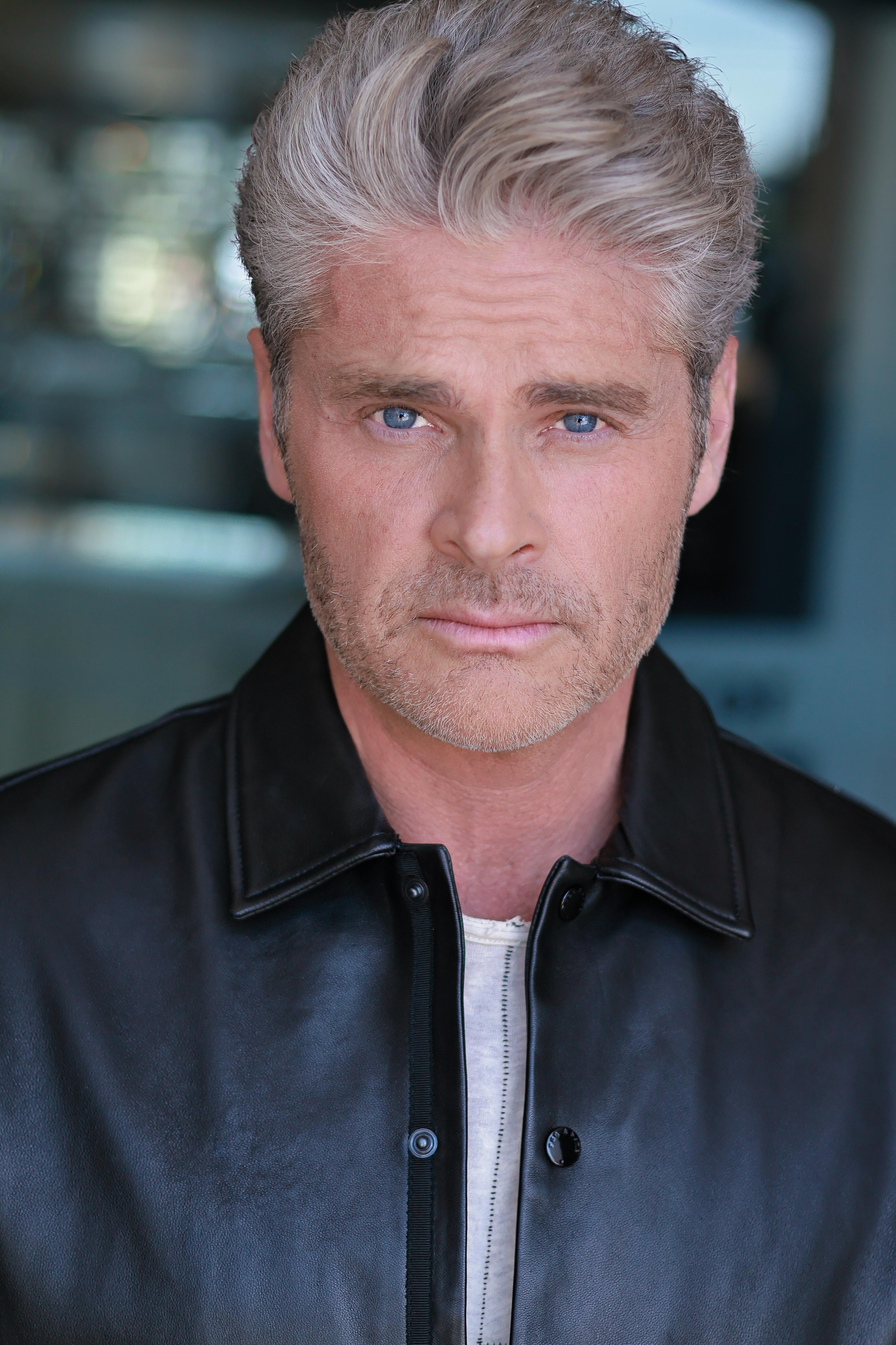 actor Steven Cox large photo