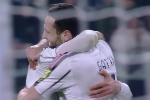 [Goal] Goal-scoring defender makes an impact! Gatti's powerful header at the far post finds the net