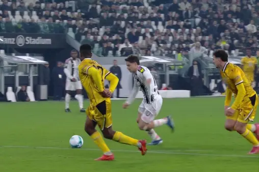 [Highlights] Yildiz steals the ball in the middle, adjusts and fires, saved by Okoye