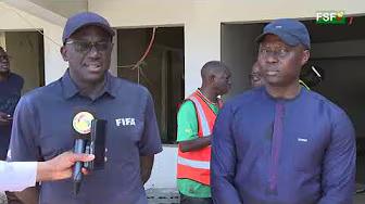 Le Président  de la FSF et des représentants de la FIFA visitent le chantier du stade Demba Diop