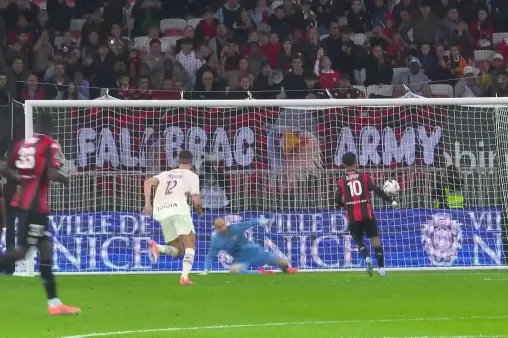 [Goal] Costly mistake! Bodar charges out and fouls Omoruyi, Diop scores panenka to break the deadlock