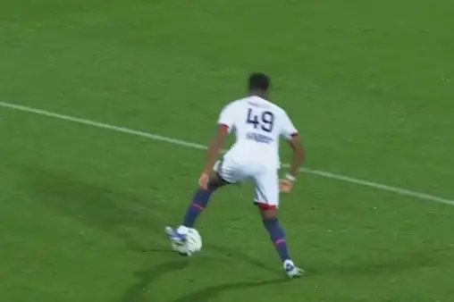 [Highlights] Finishing needs improvement! Mbaye creates space for a powerful shot, which is saved