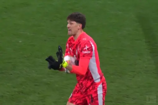 [Highlights] Powerful strike! Banks' narrow-angle shot saved by Kobel