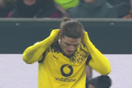 [Highlights] Impenetrable defense! Augsburg's consecutive shots blocked by Dortmund players