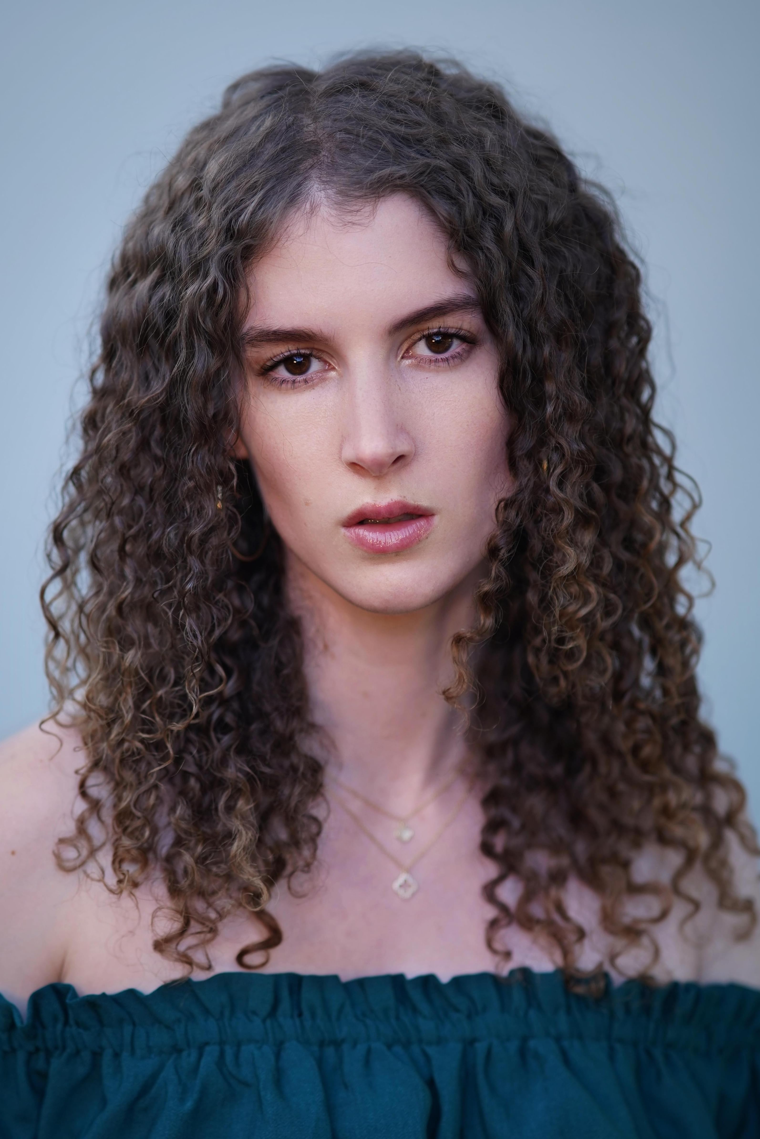 actor Emilie Lowe large photo