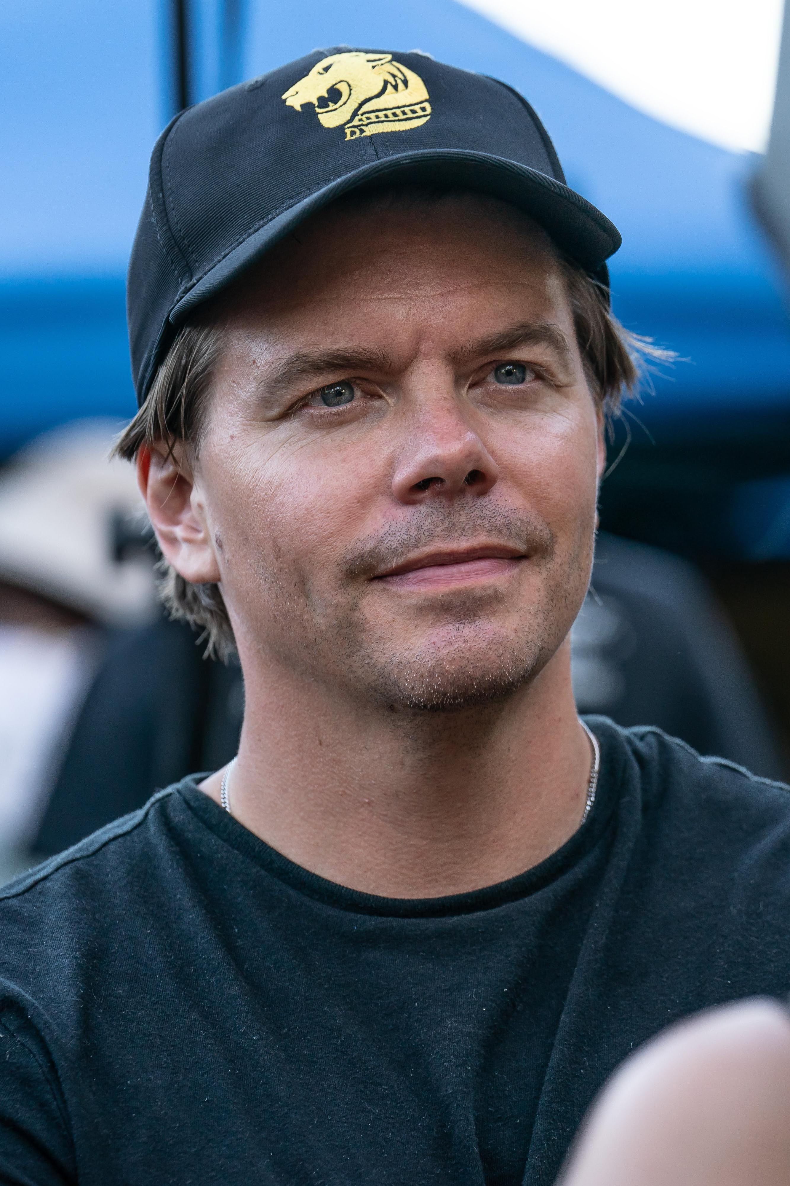 actor Adam Hardman large photo