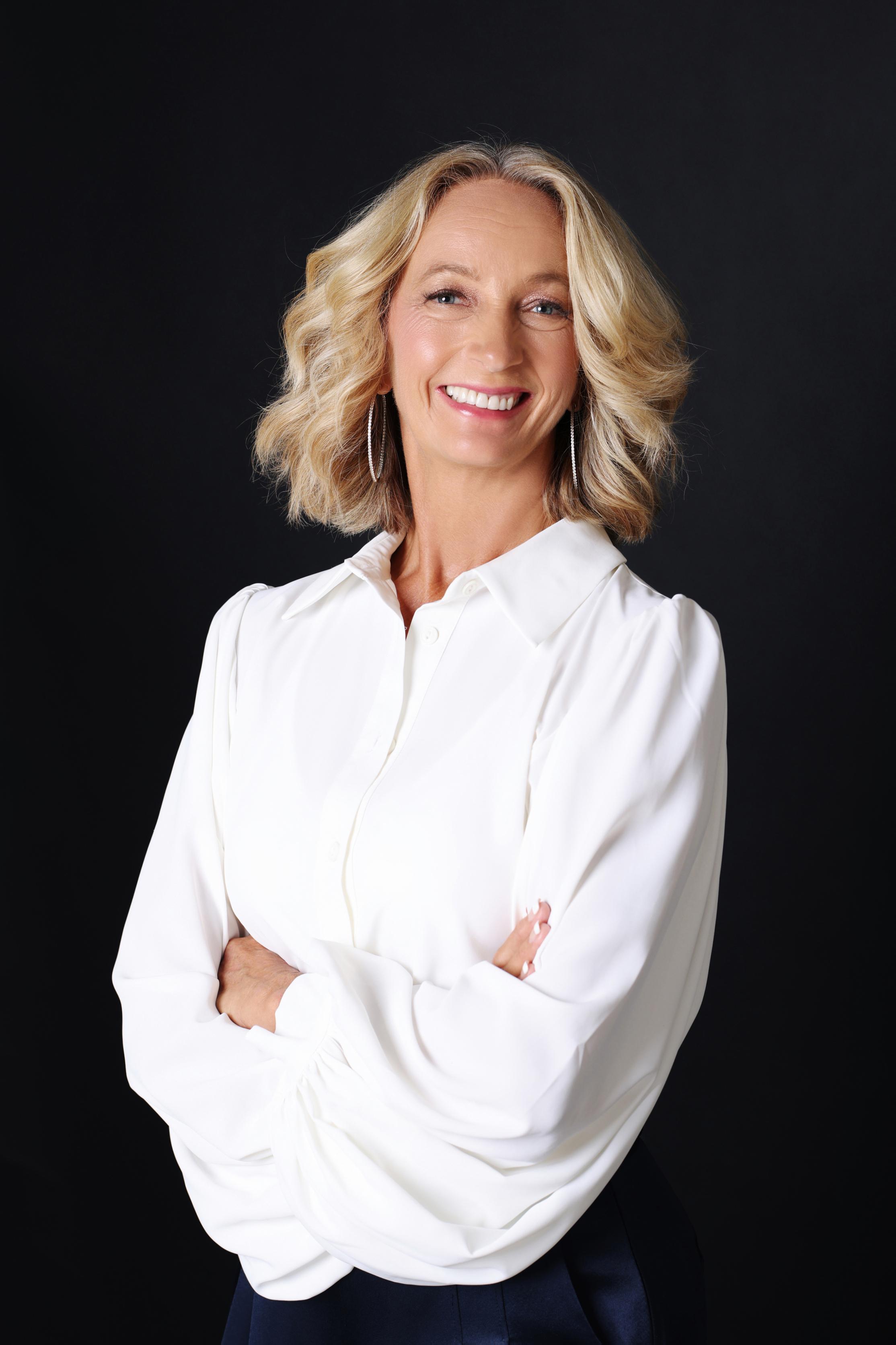 actor Victoria Reynolds large photo