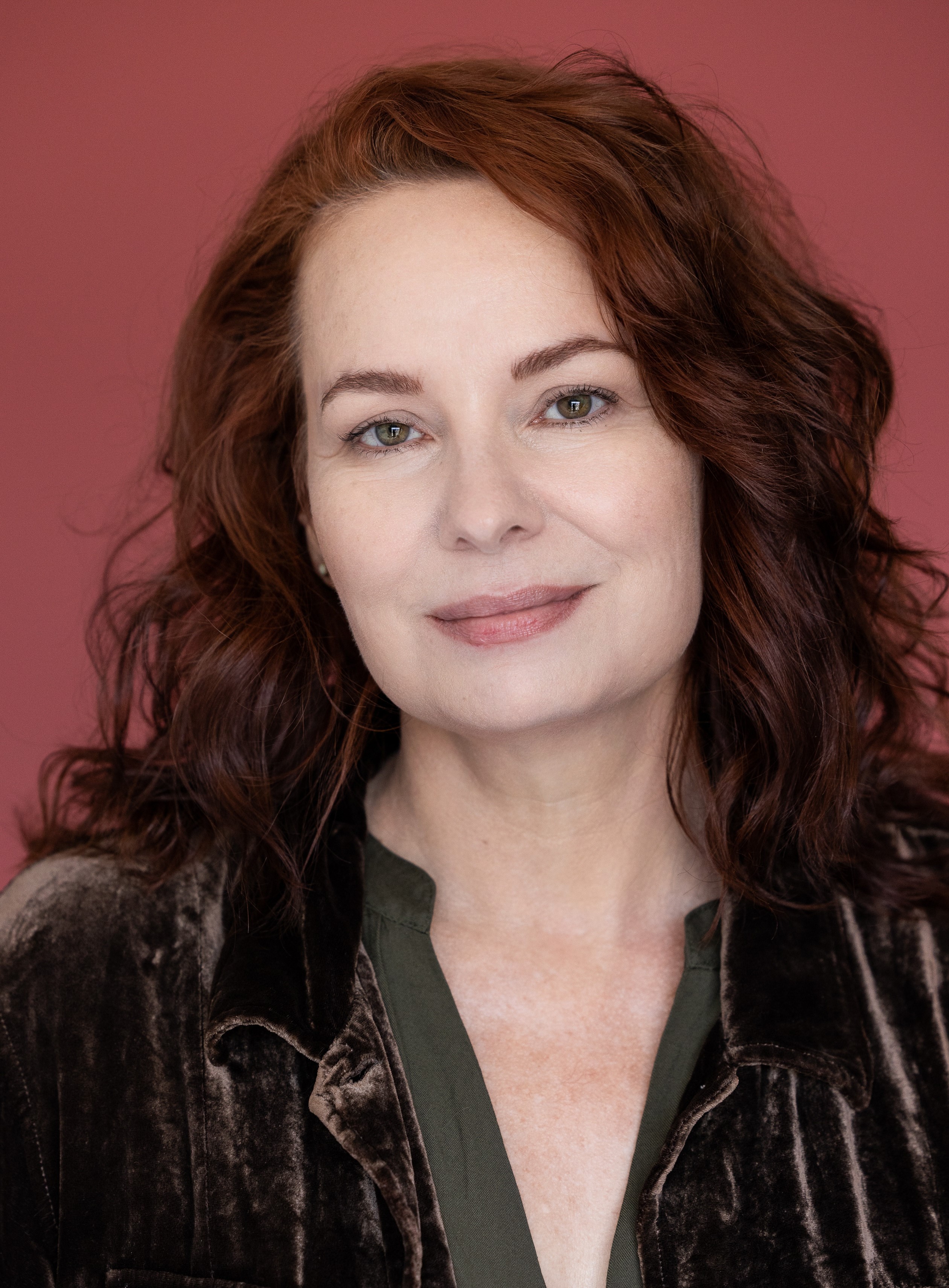 actor Sara Gaston large photo