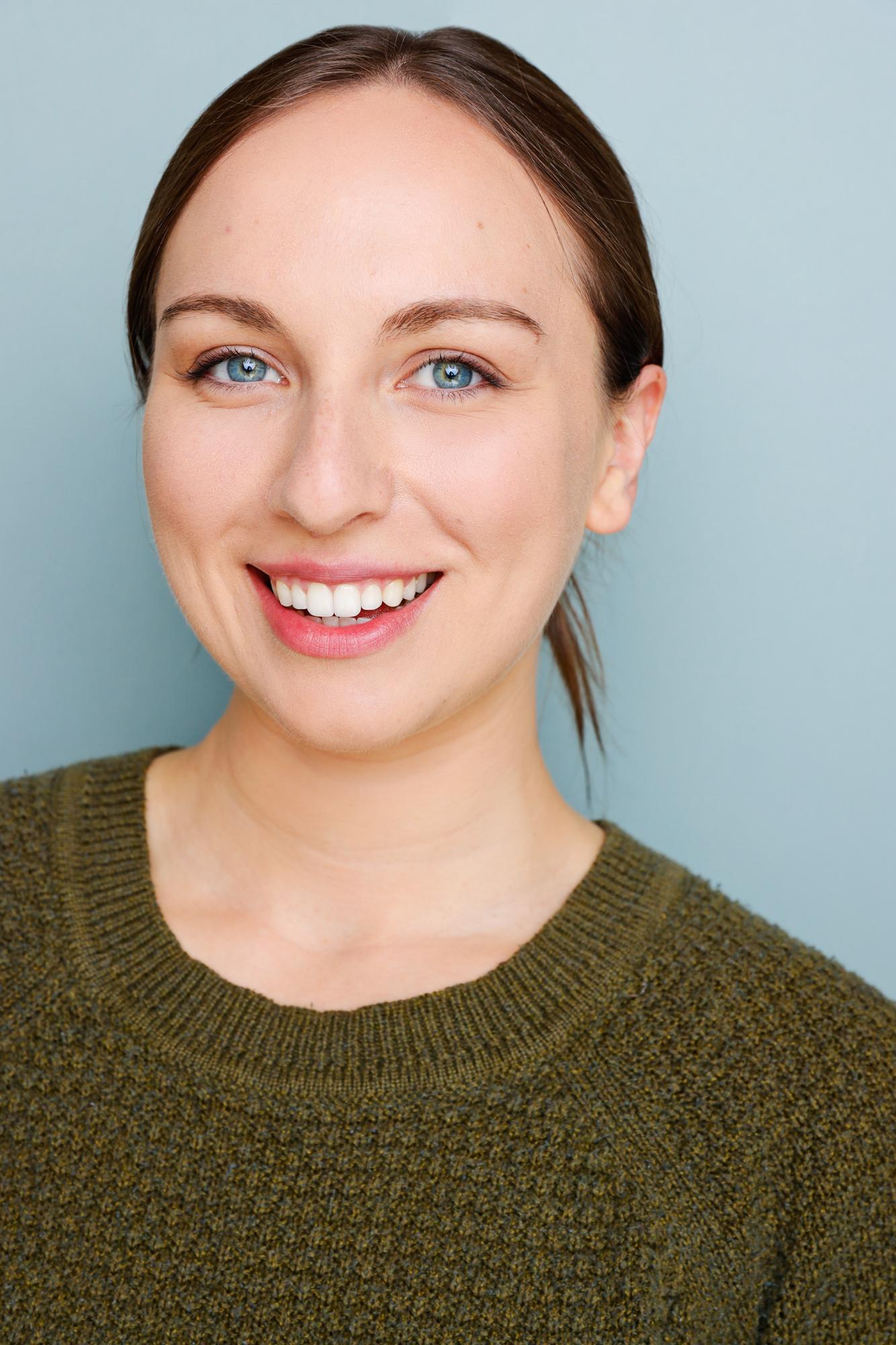 actor Lizzie Lucas large photo