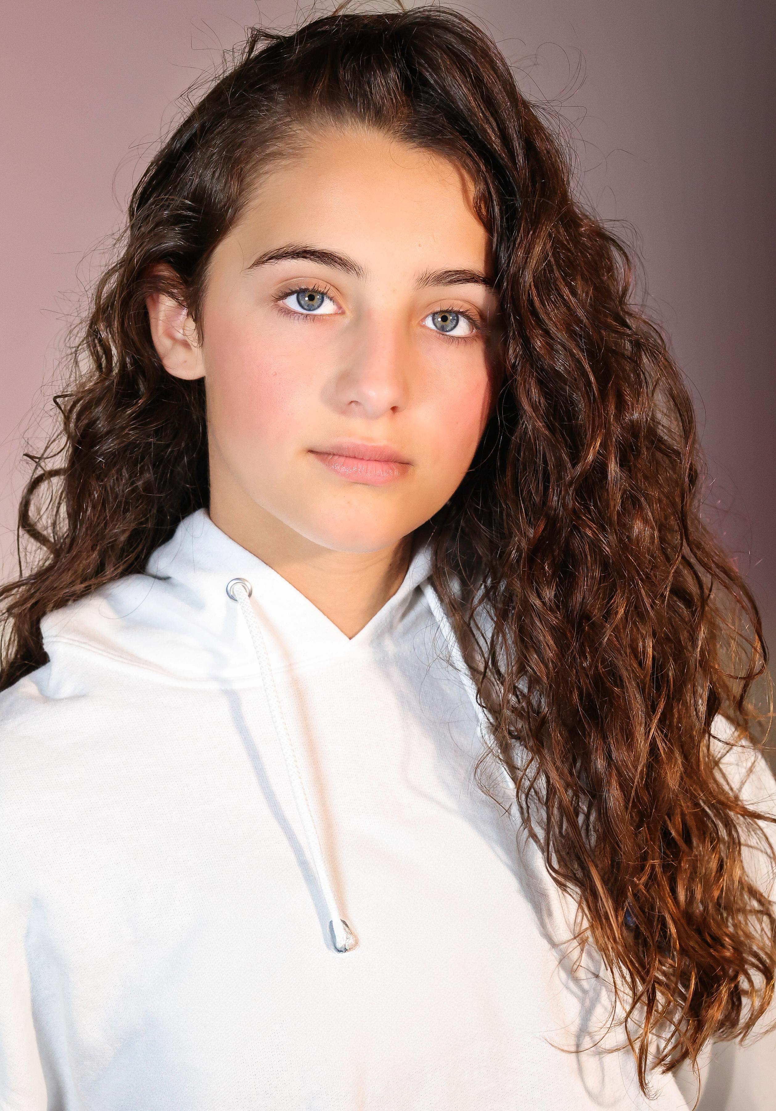 actor Harriette Legault large photo