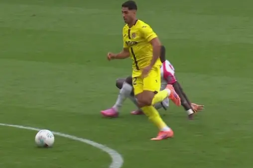 [Goal] Collapse! Ayoze Pérez evades a tackle and scores again with a one-on-one