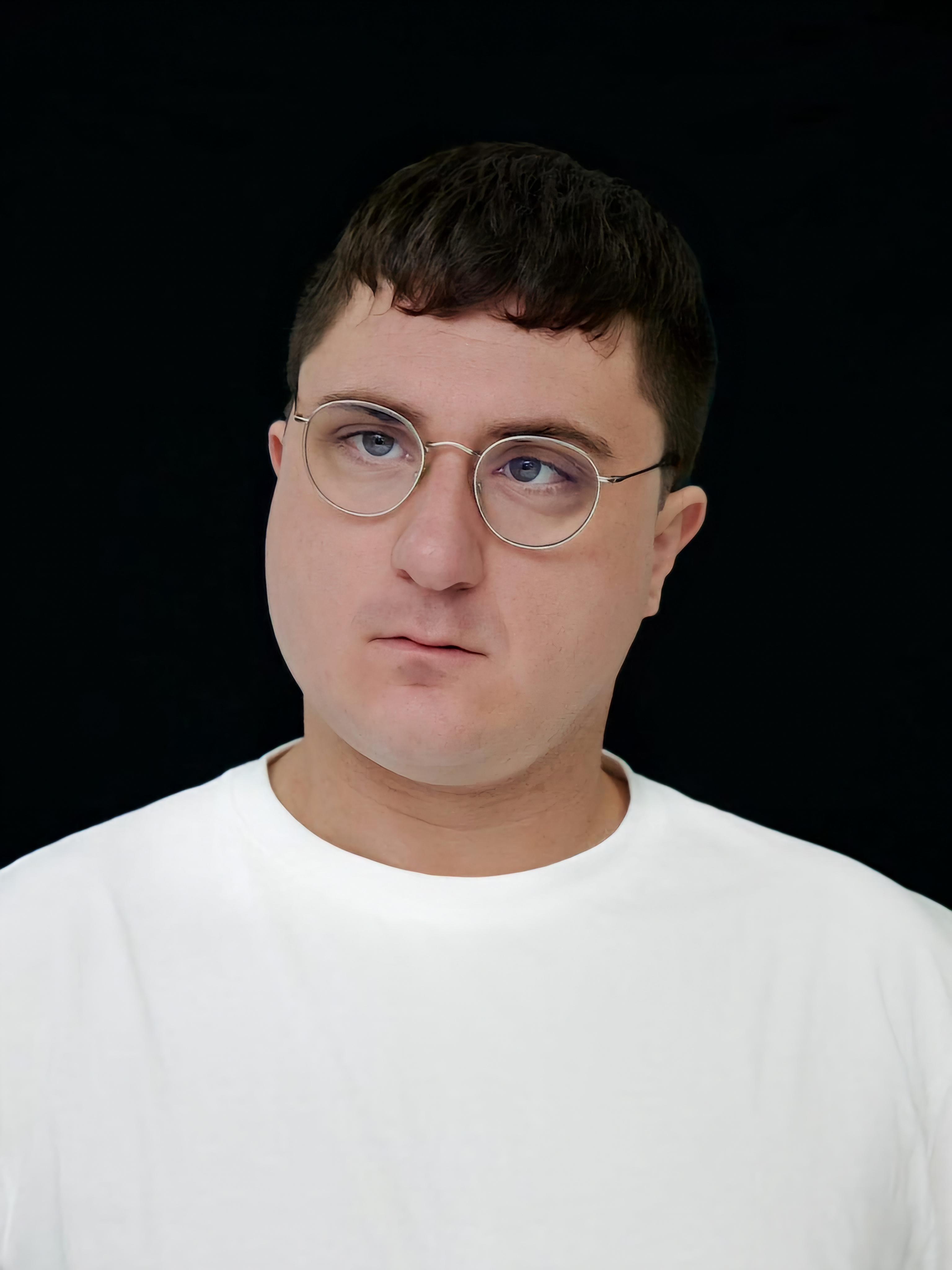 actor Aaron Porras large photo