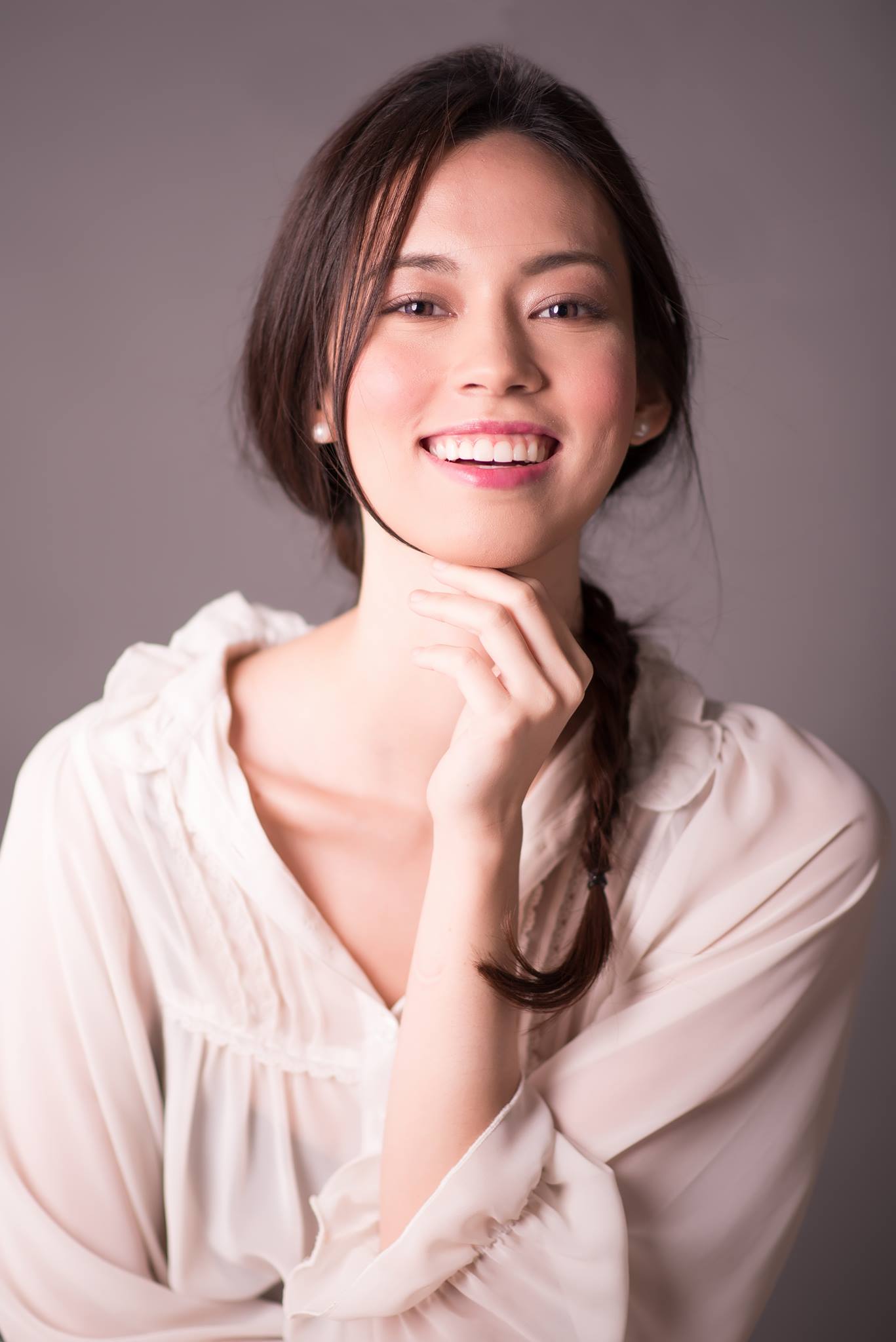 actor Laura Lehmann large photo