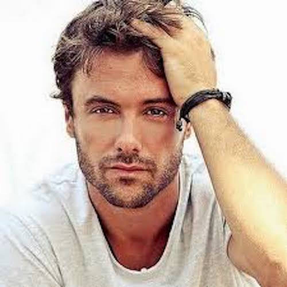 actor Kayky Brito large photo