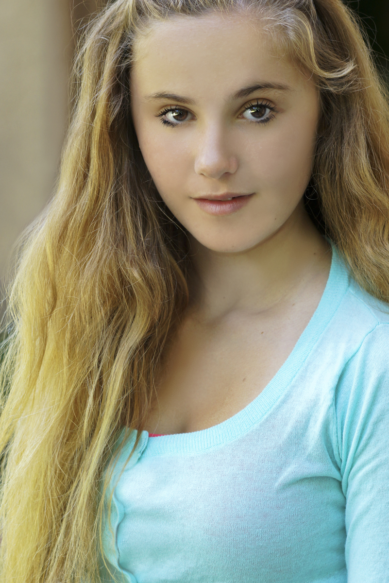 actor Zoe Schlagel large photo