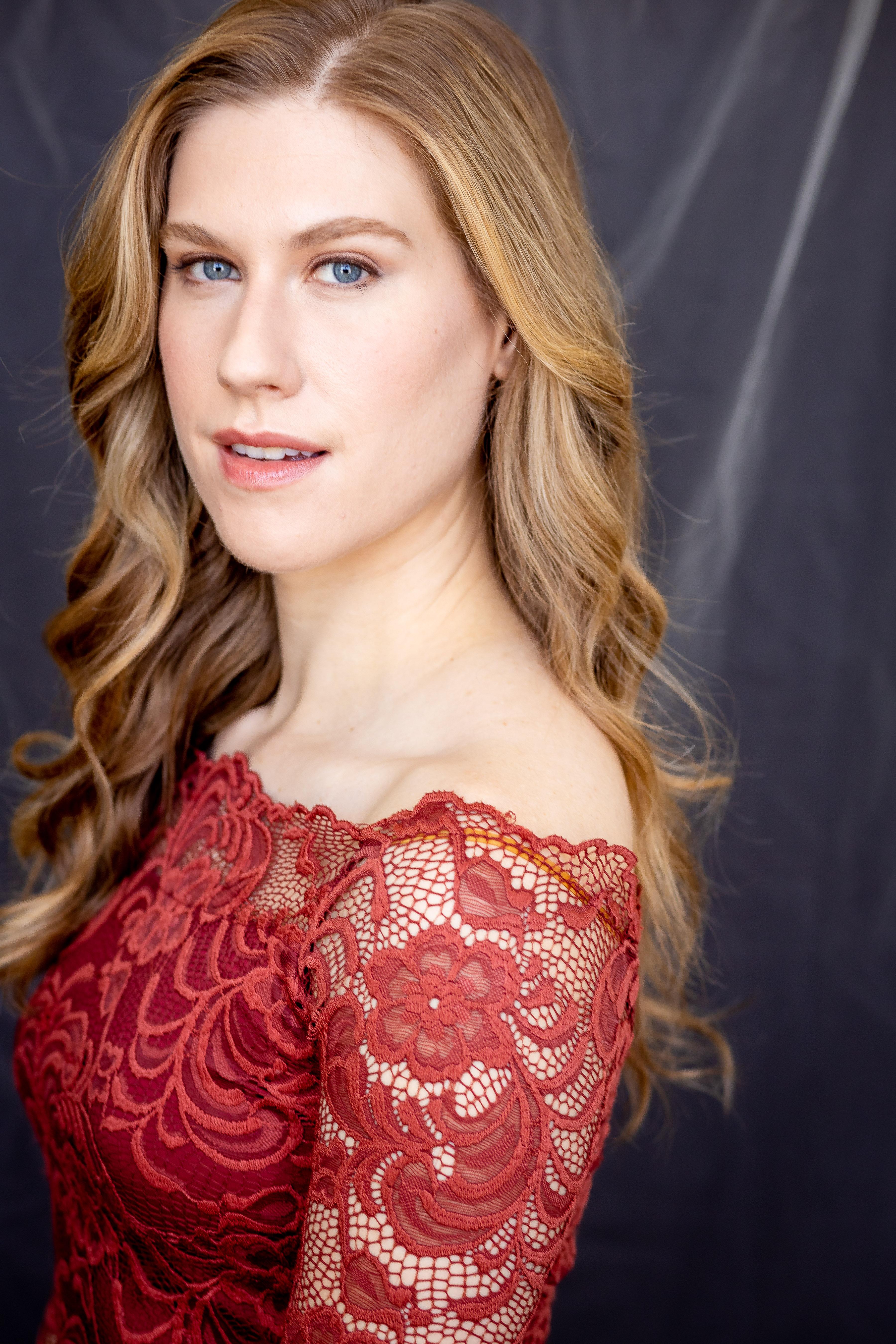 actor Tori Lane Ross large photo