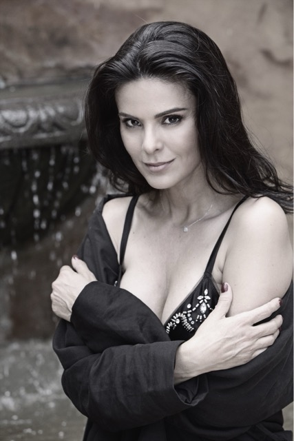 actor Isabelle Fontes large photo