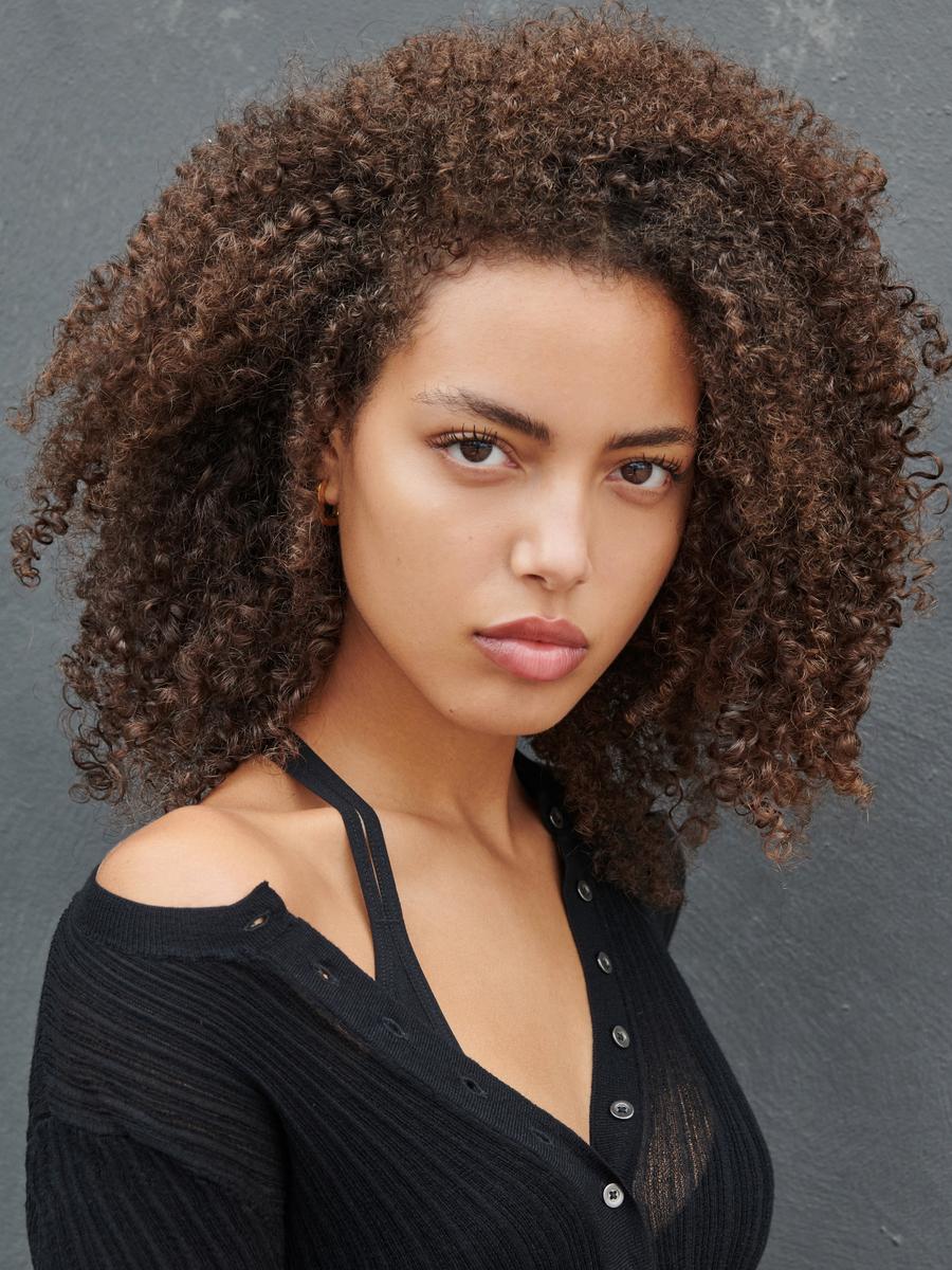 actor Hanna Huffman large photo