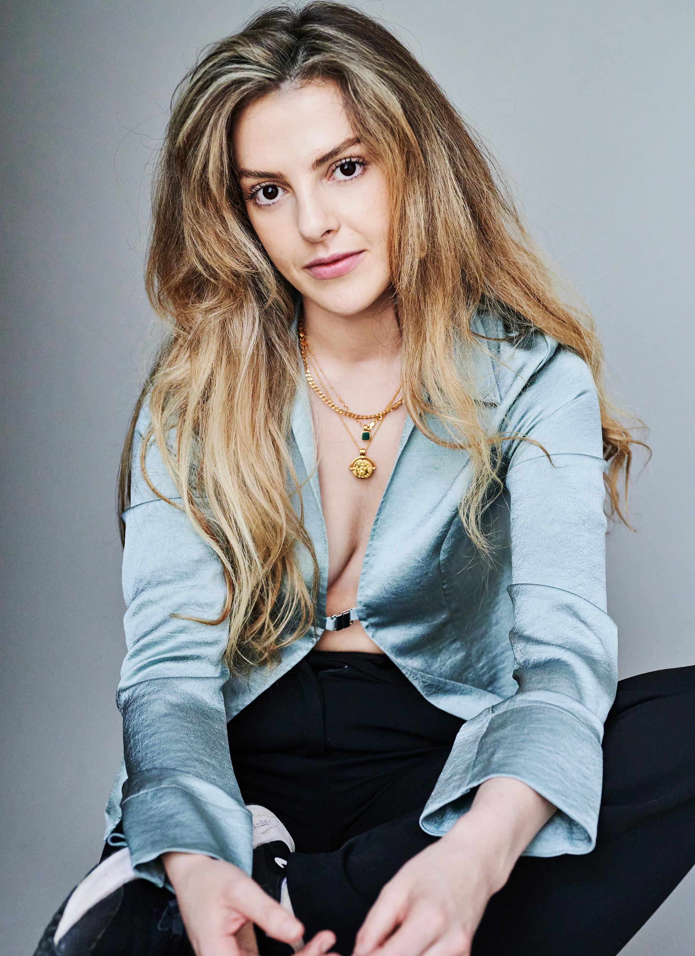 actor Aoife Kelly large photo