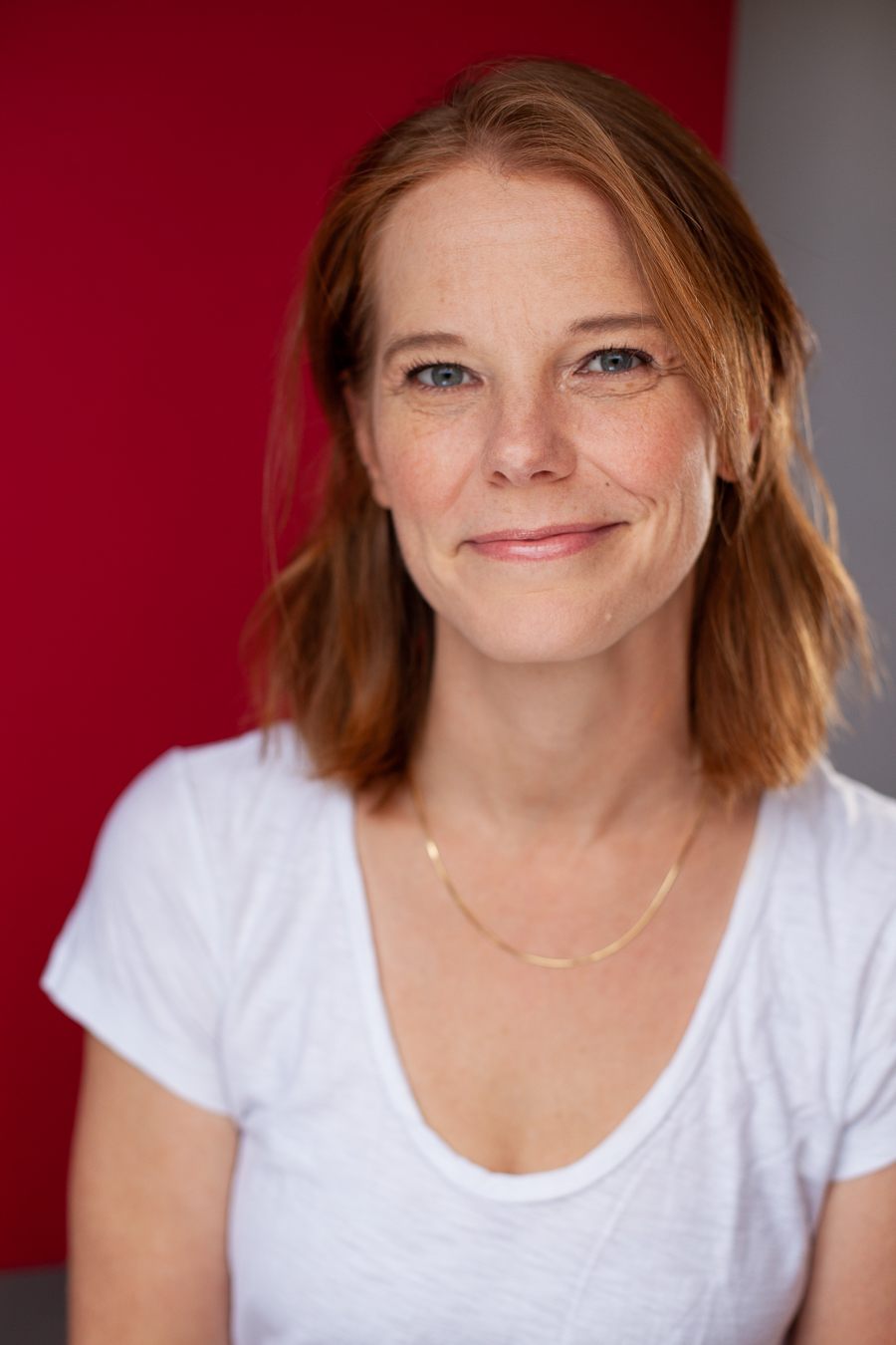 actor Julie Sharbutt large photo