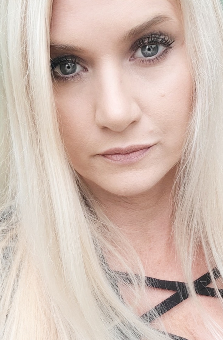 actor Terri Lawrenz large photo