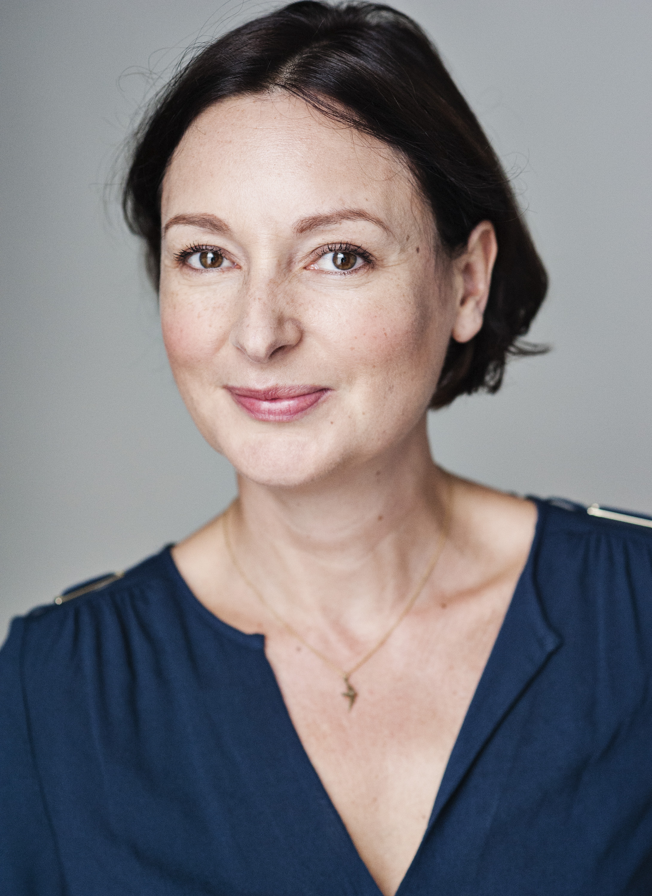 actor Emily Outred large photo