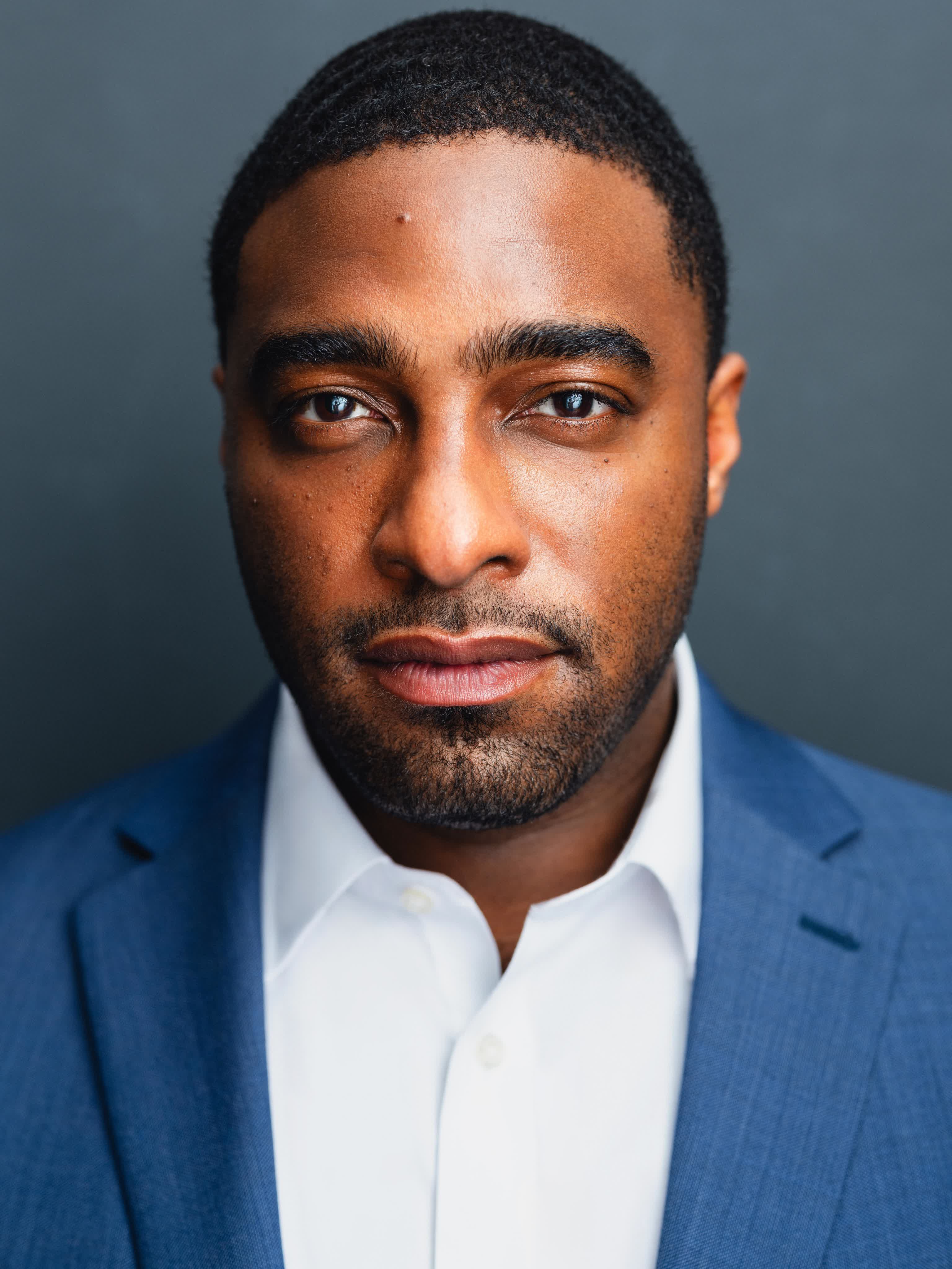 actor Donovan Price large photo