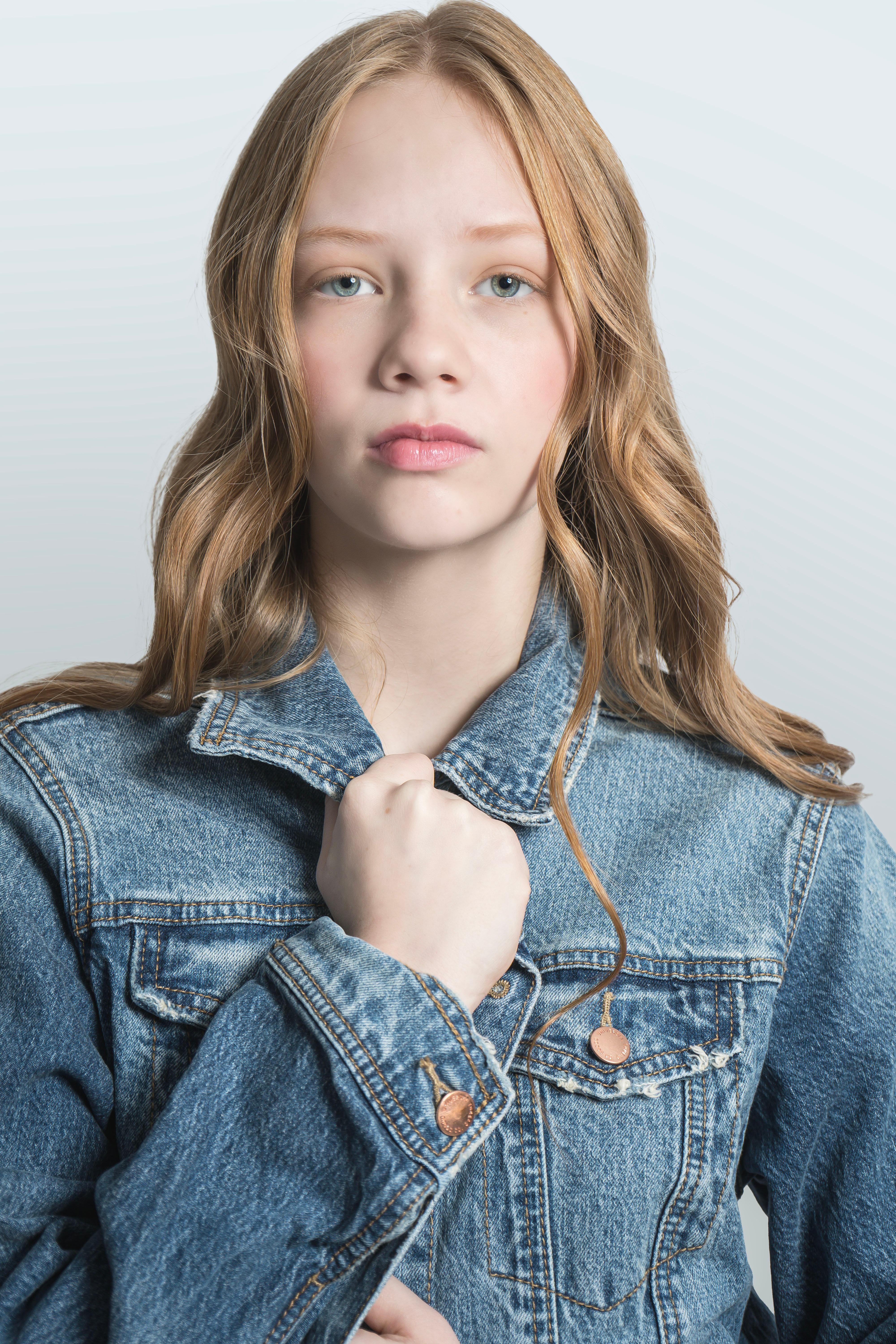 actor Caitlyn Varner large photo