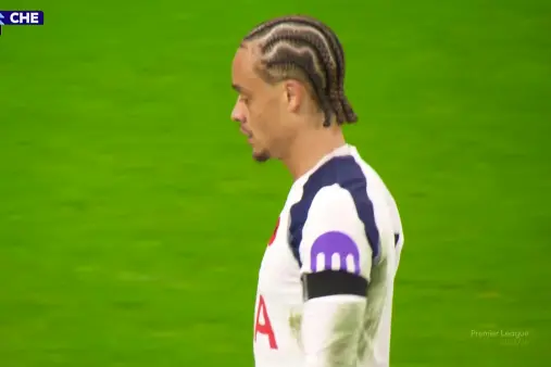 [Highlights] A last resort! Garnacho makes a blistering run down the right, Simons earns a yellow card for a sliding tackle in pursuit