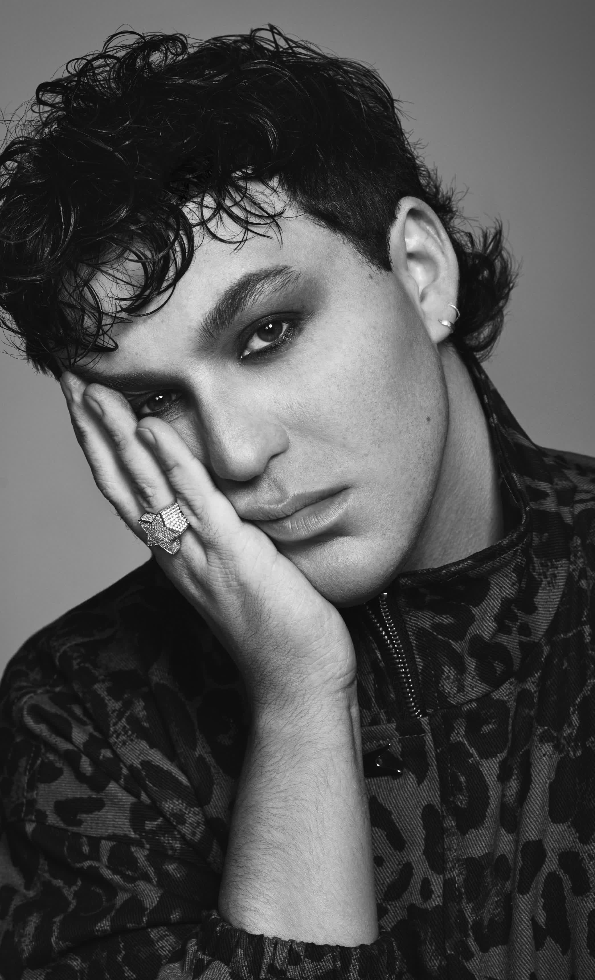 actor Luke Hutchie large photo