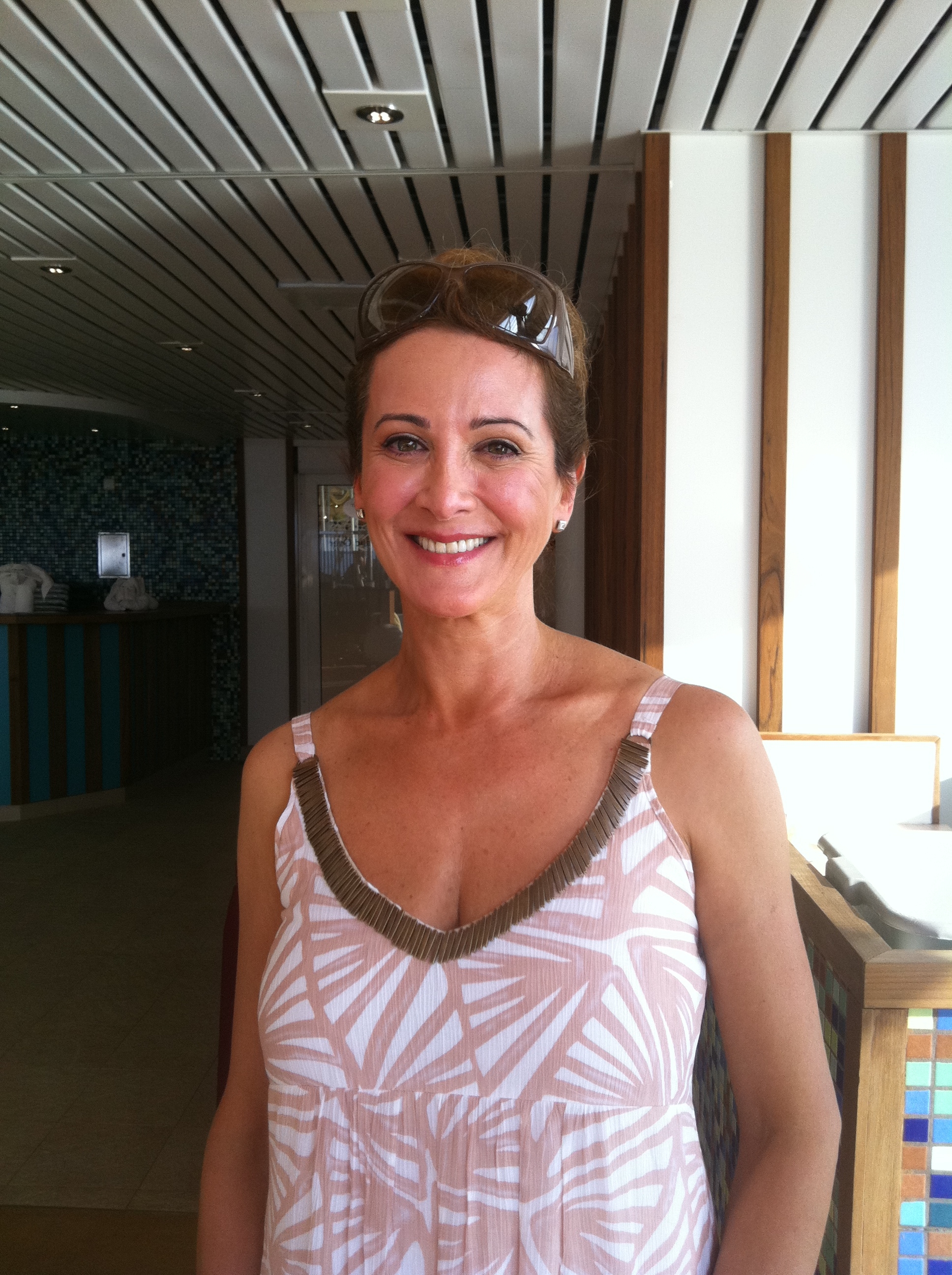 actor Deborah Galanos large photo